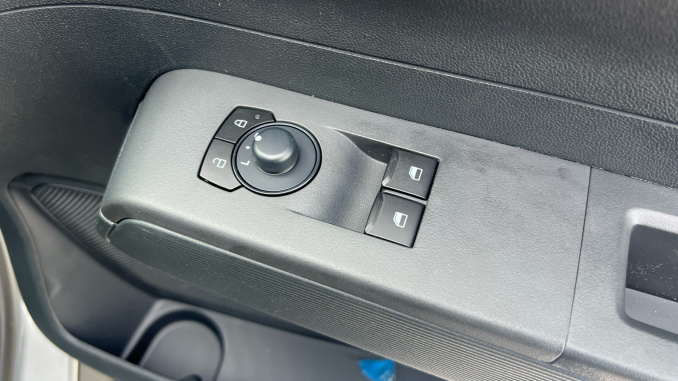 Ford Transit Courier E-Transit Courier 100kW 43kWh Trend Van Auto - Image 35